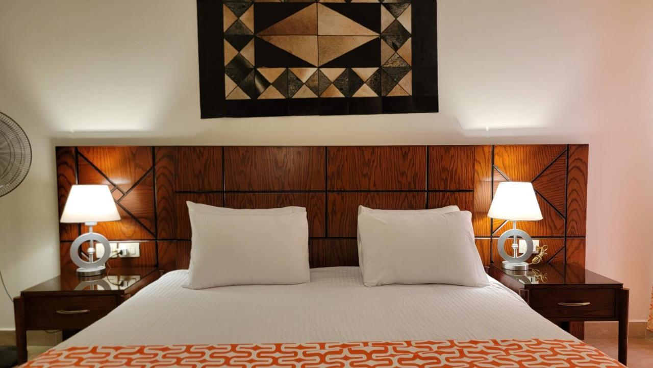 Oyster Bay Beach Resort - Luxury Serviced Condo Marsa Alam ภายนอก รูปภาพ